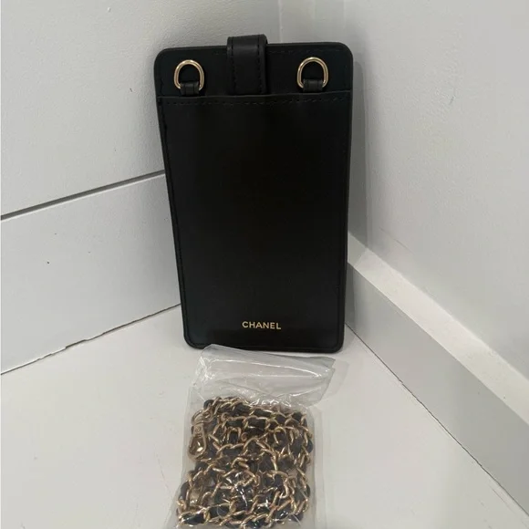 CHANEL GWP ITEM VIP COCO CRUSH PHONE HOLDER ON CHAIN POUCH CARD HOLDER BLACK - Picture 3 of 3